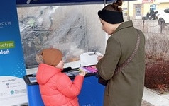 Zdjęcie nr 2 z  kampanii informacyjno-edukacyjnej w Strzyżowie na Jarmarku Bożonarodzeniowym w dniu 21.12.2025