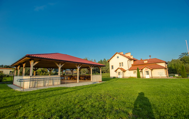 Budynek OSP Wysoka Strzyżowska Górna z wiatą